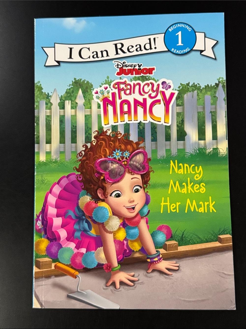 Fancy Nancy: Nancy Makes Her Mark - An I Can Read Softcover Children’s Book